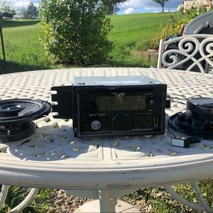 Receiver and speaker set